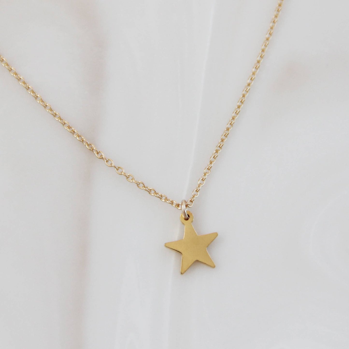 MAIVE - Star Necklace: Gold / 16 inch