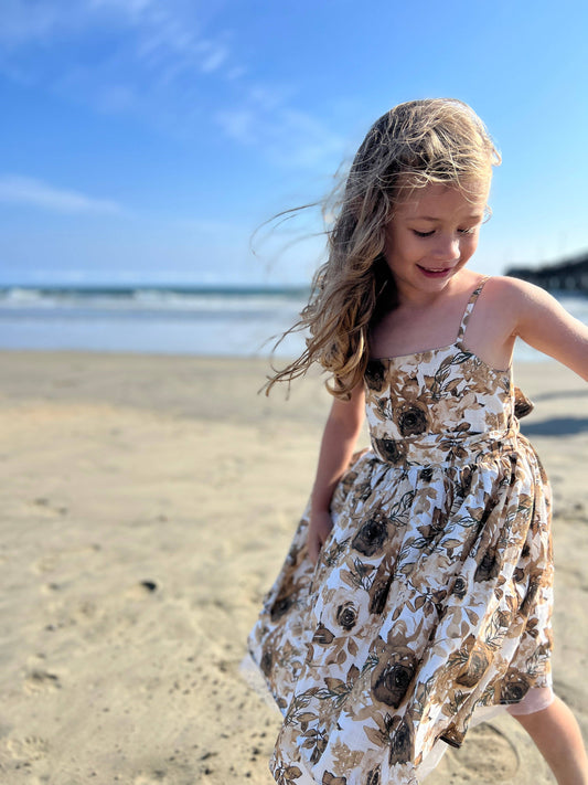 Vignette - Juliet Dress in Oatmeal Roses: 4
