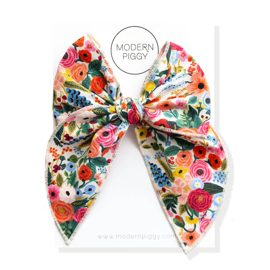 Modern Piggy - Rifle | Party Bow: Alligator Clip