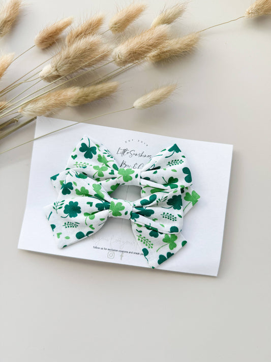 Little Sunshines Bow & Co - White Clovers St Patricks Day Pinwheel Bow: Alligator Clip