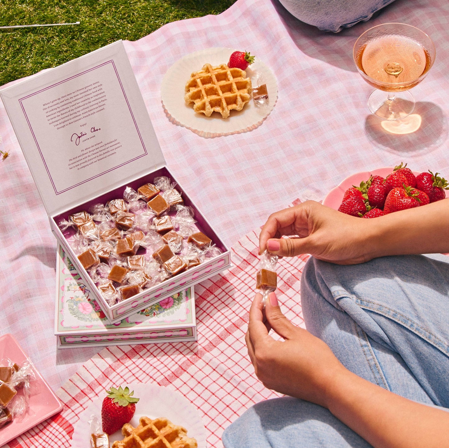 Le Bon Garcon - Strawberry Sakura Caramels 6 oz Gift Box