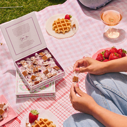 Le Bon Garcon - Strawberry Sakura Caramels 6 oz Gift Box