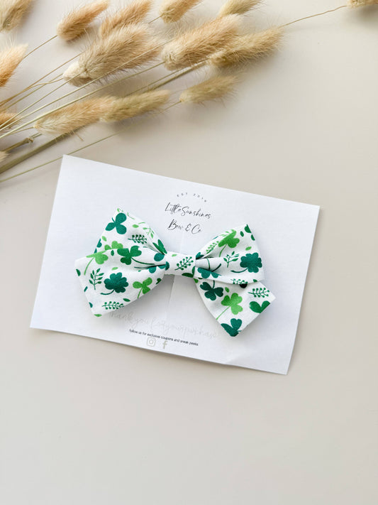 Little Sunshines Bow & Co - White Clovers St Patricks Day Pinwheel Bow: Alligator Clip