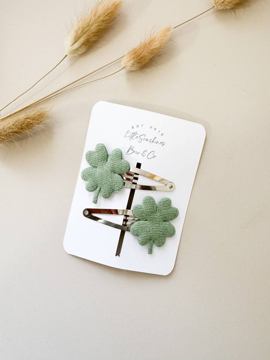 Little Sunshines Bow & Co - St Patricks Day Four Leaf Clover Snap Clips- Set of 2: Light Green Four Leaf Clover Set