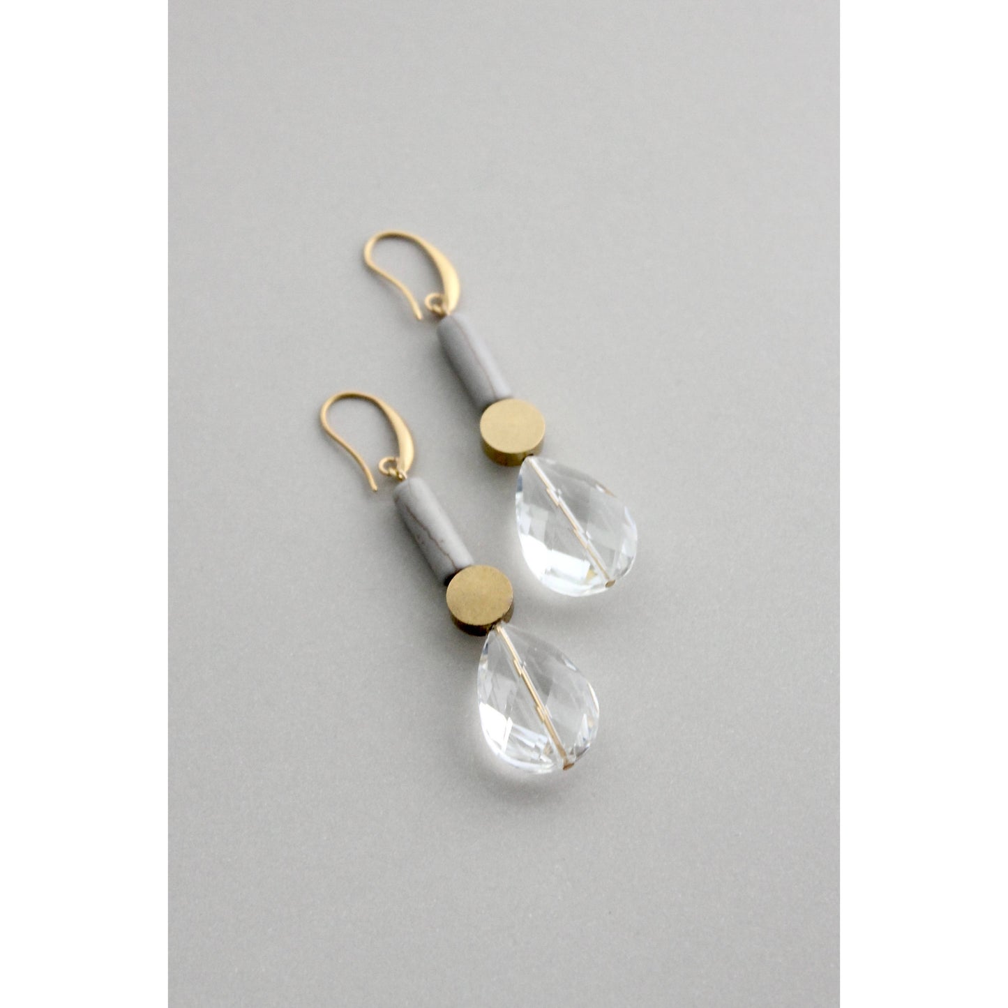 David Aubrey Jewelry - GNDE88 gray and crystal glass earrings