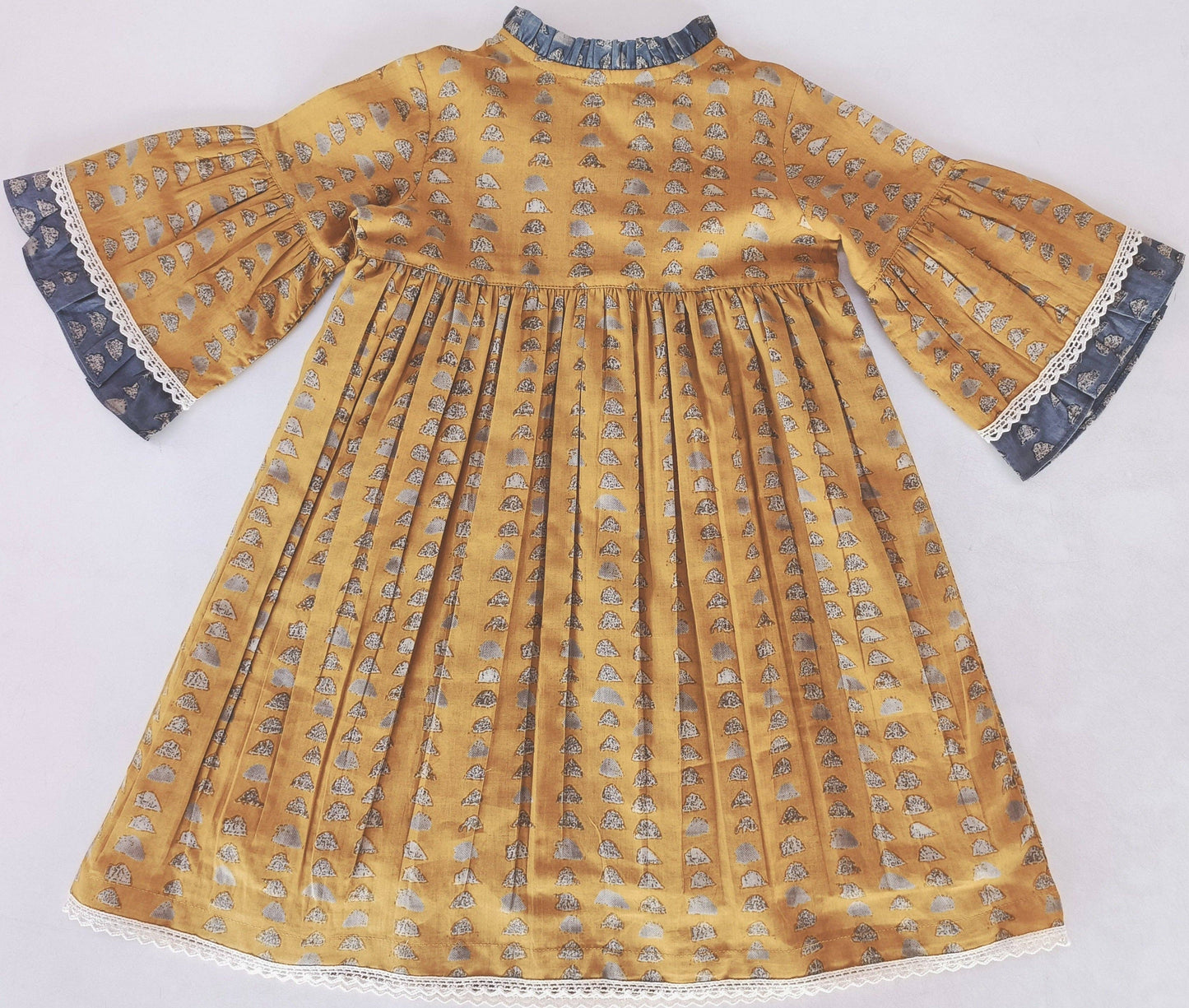 Yo Baby - Printed Bell-Sleeves Neck Ruffle Dress: 7 Years