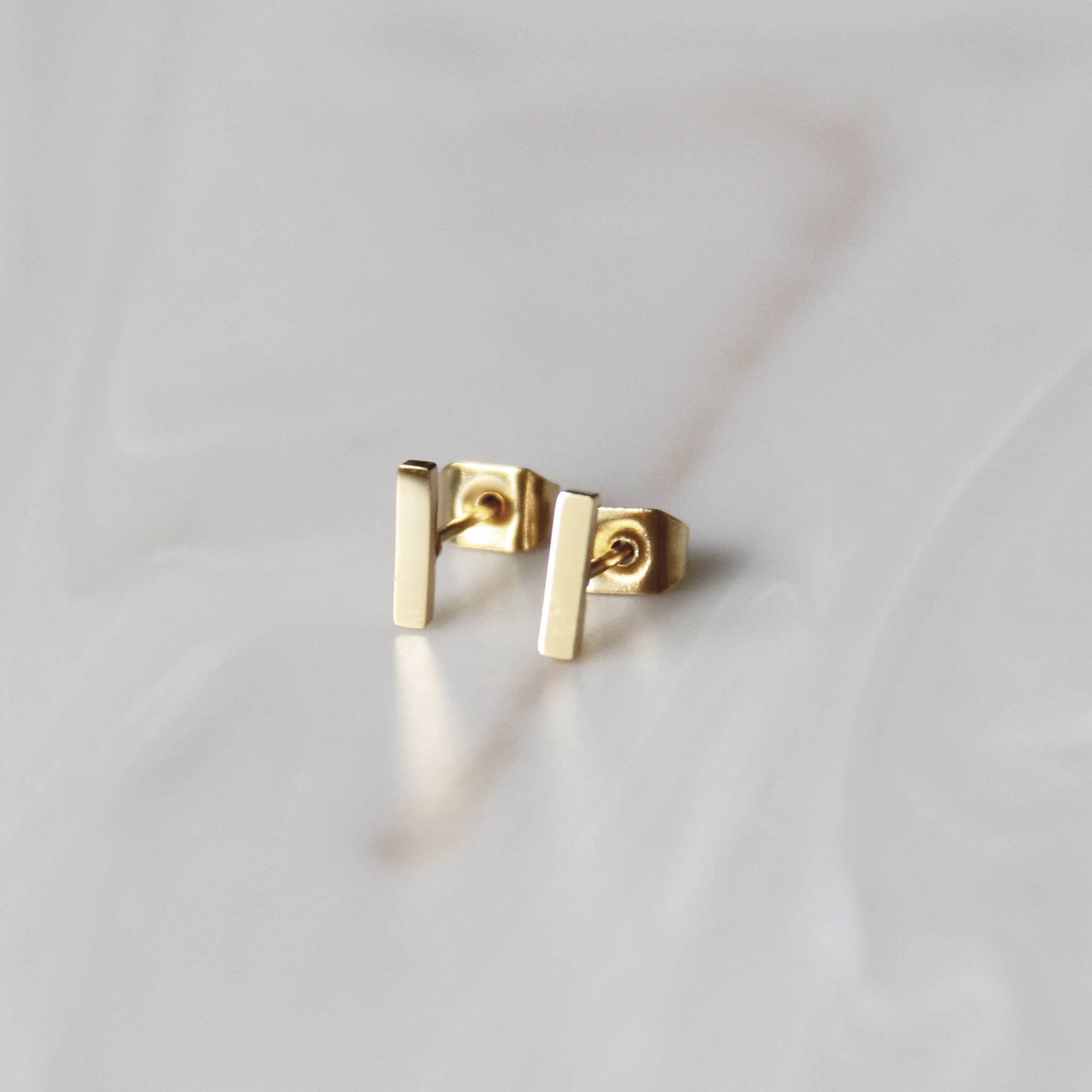 MAIVE - Bar Studs: Gold